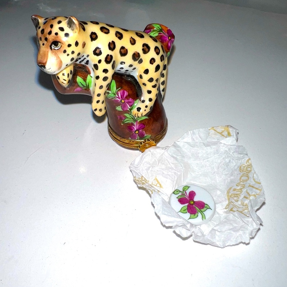 Hand painted Limoges leopard box 43/1000 numbered piece